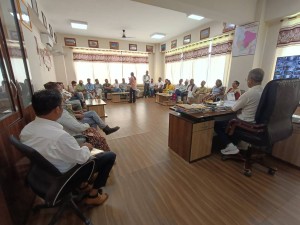 राजधानी सार्ने चर्चाकाे विराेधमा गोदावरीका दलहरू