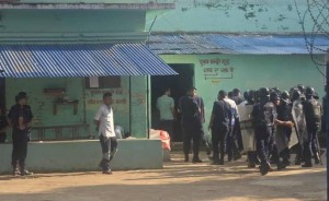 कैलाली कारागारभित्र छिरे हतियारसहितका सुरक्षाकर्मी, बाहिर आफन्तको भीड