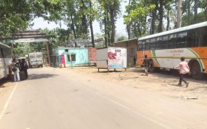 गौरीफन्टा नाकाबाट १०० रुपैयाँ बढीको सामान ल्याउन नदिइएको हो ?