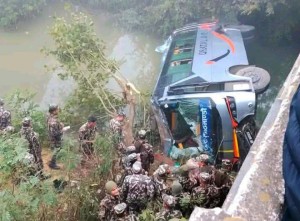 डडेल्धुराबाट काठमाडौँ जाँदै गरेको बस दुर्घटना हुँदा २२ यात्रु घाइते(नामावलीसहित)