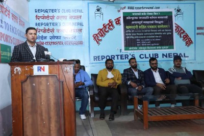 डडेल्धुरामा रातो किताबका योजना रोकिँदा युवाहरू आक्रोशित, सरकारमाथि पूर्वाग्रहको आरोप