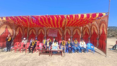 डडेल्धुरामा प्रदेशस्तरीय महिला क्रिकेटको छनोट प्रतियोगिता सुरु, सांसद खड्काले गरिन् उद्घाटन