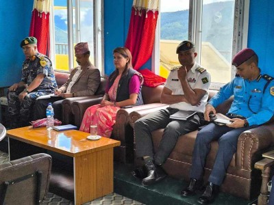 राज्यमन्त्री खड्काद्वारा डडेल्धुराका कार्यालय प्रमुखसंग छलफल