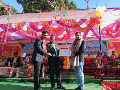 डडेल्धुराका पत्रकार पनेरु सम्मानित 