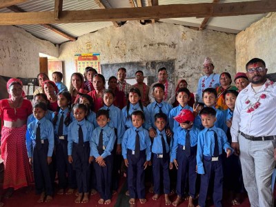 ‘खान पुगोस् दिन पुगोस्’ अभियानद्वारा डडेल्धुरामा विद्यार्थीलाई पोसाक वितरण