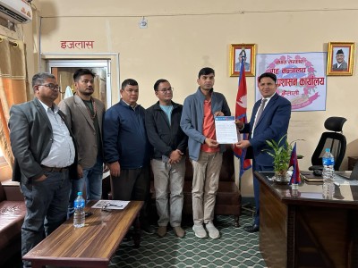 धनगढीका मेयर हमालका समर्थकद्वारा पत्रकारलाई धम्की, पत्रकार महासंघकाे आपत्ति
