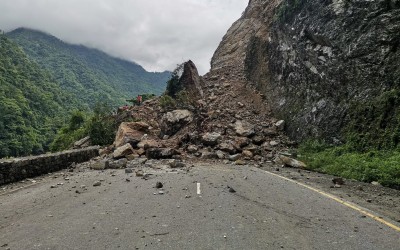पहिरोले जयपृथ्वी राजमार्ग अवरुद्ध
