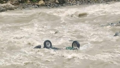 दार्चुलामा अटो नदीमा खस्दा एकको मृत्यु, दुई जना बेपत्ता