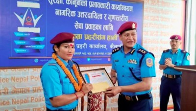 कैलालीमा सडकमै सुत्केरी गराएकी प्रहरी जवान देउवा पुरस्कृत