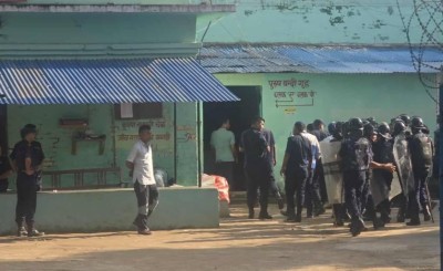 कैलाली कारागारभित्र छिरे हतियारसहितका सुरक्षाकर्मी, बाहिर आफन्तको भीड
