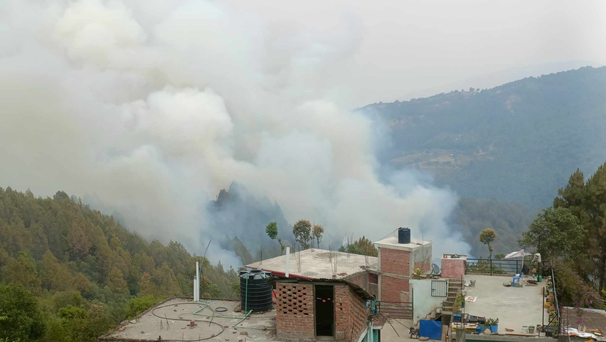 डडेल्धुराको ऋषि वनमा लागेको डढेलो नियन्त्रण बाहिर, प्रहरीले माग्यो स्थानीयको सहयोग