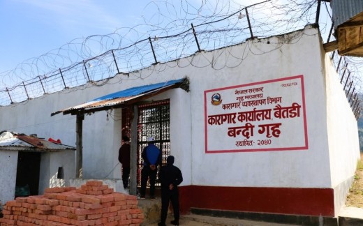 बैतडी कारागारका कैदीबन्दीलाई स्थानान्तरण गरिँदै