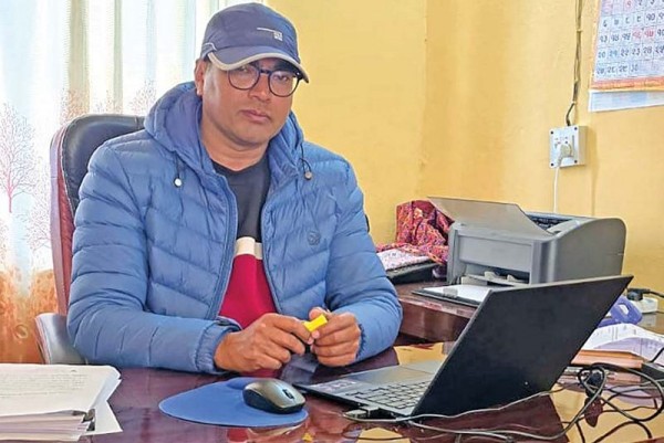 कर्मचारी एक,  तर जिम्मेवारी बैतडी, बझाङ र दार्चुलाको
