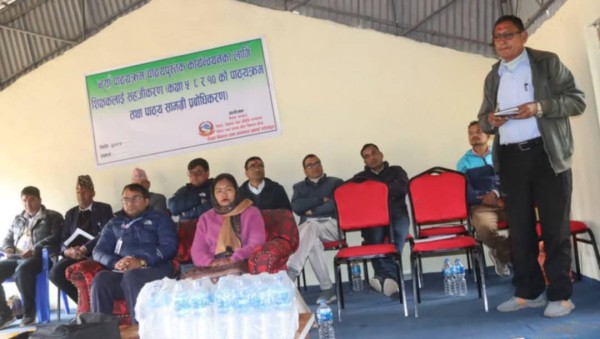 डडेल्धुरामा नयाँ पाठ्यक्रम कार्यान्वयन गर्न सहजीकरण गरिँदै