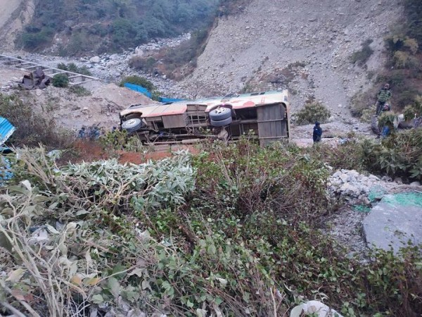 दार्चुलामा बस दुर्घटना, १४ जना घाइते
