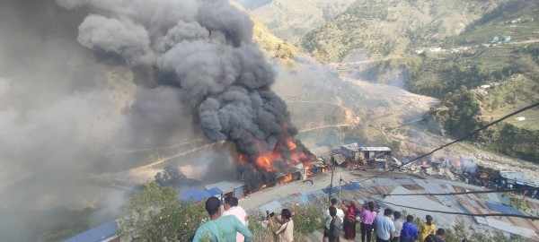 बाजुराकाे बाम्का बजारमा आगलागी