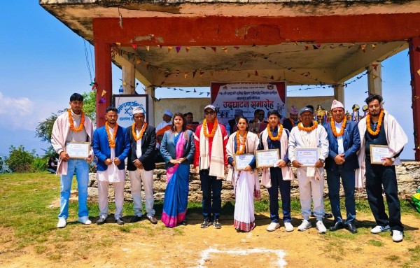 डडेल्धुरामा रनिङ शिल्ड जारी, यी खेलाडी र प्रशिक्षक सम्मानित