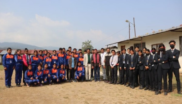 जन्मदिनको अवसरमा सञ्चारकर्मी ‘भाष्कर’द्वारा ६५ सेट ट्रयाकसुट हस्तान्तरण