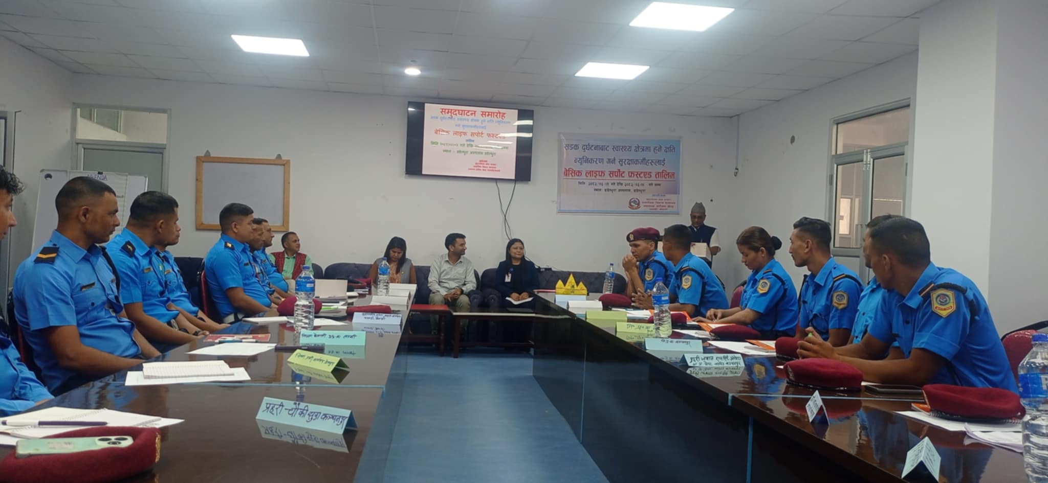 डडेल्धुरामा  सुरक्षाकर्मीलाई 'बेसिक लाइफ सपोर्ट' तालिम, तीन जिल्लाबाट सहभागिता