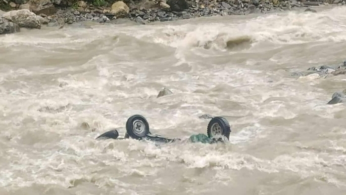 दार्चुलामा अटो नदीमा खस्दा एकको मृत्यु, दुई जना बेपत्ता