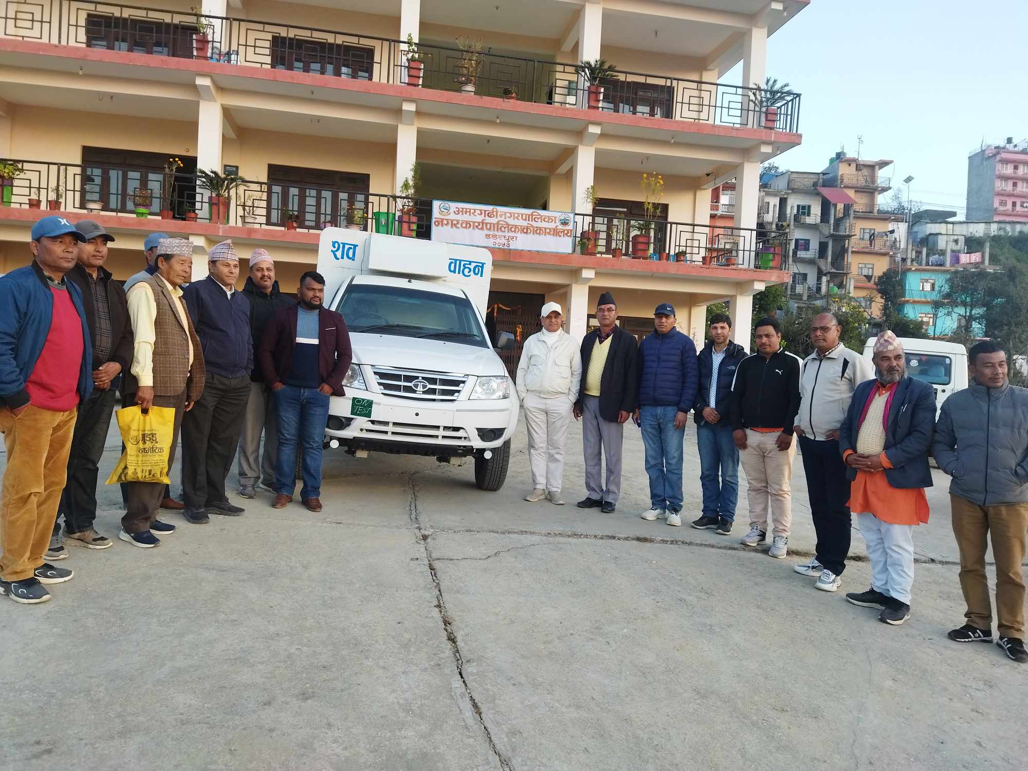 च्यारिटी हेल्थ फाउन्डेसनले गर्यो अमरगढी नगरपालिकालाई शव वाहन हस्तान्तरण